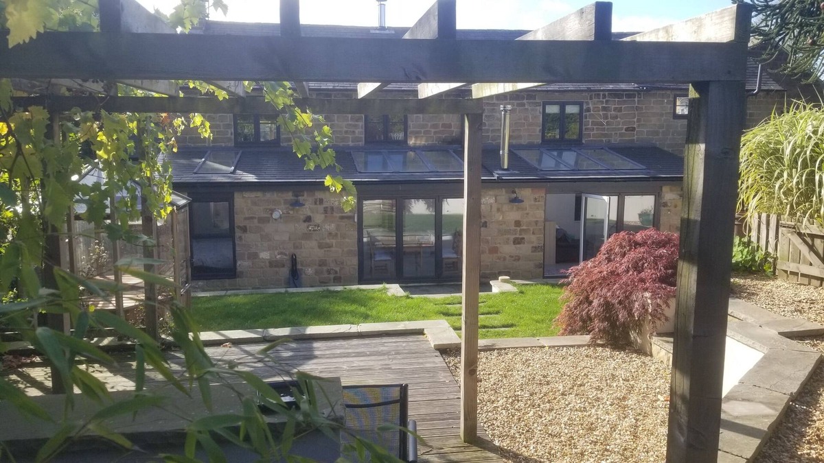 Tansley House | Beautiful Barn with hot tub close to Inn and falls walk