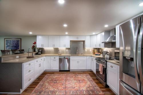 Camas House | Beautiful Basement Apt W Private Back Patio