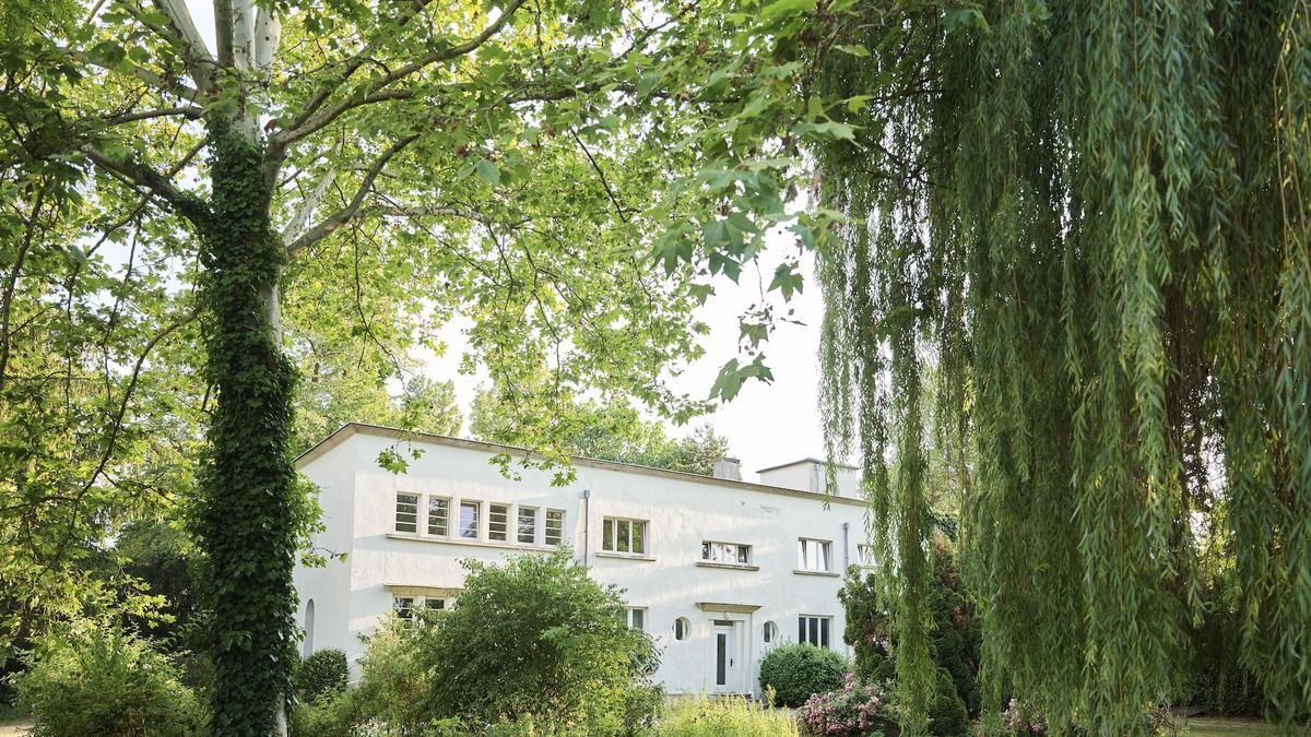 Marckolsheim Villa | Beautiful Bauhaus Villa with gorgeous park in Alsace on the French-German border