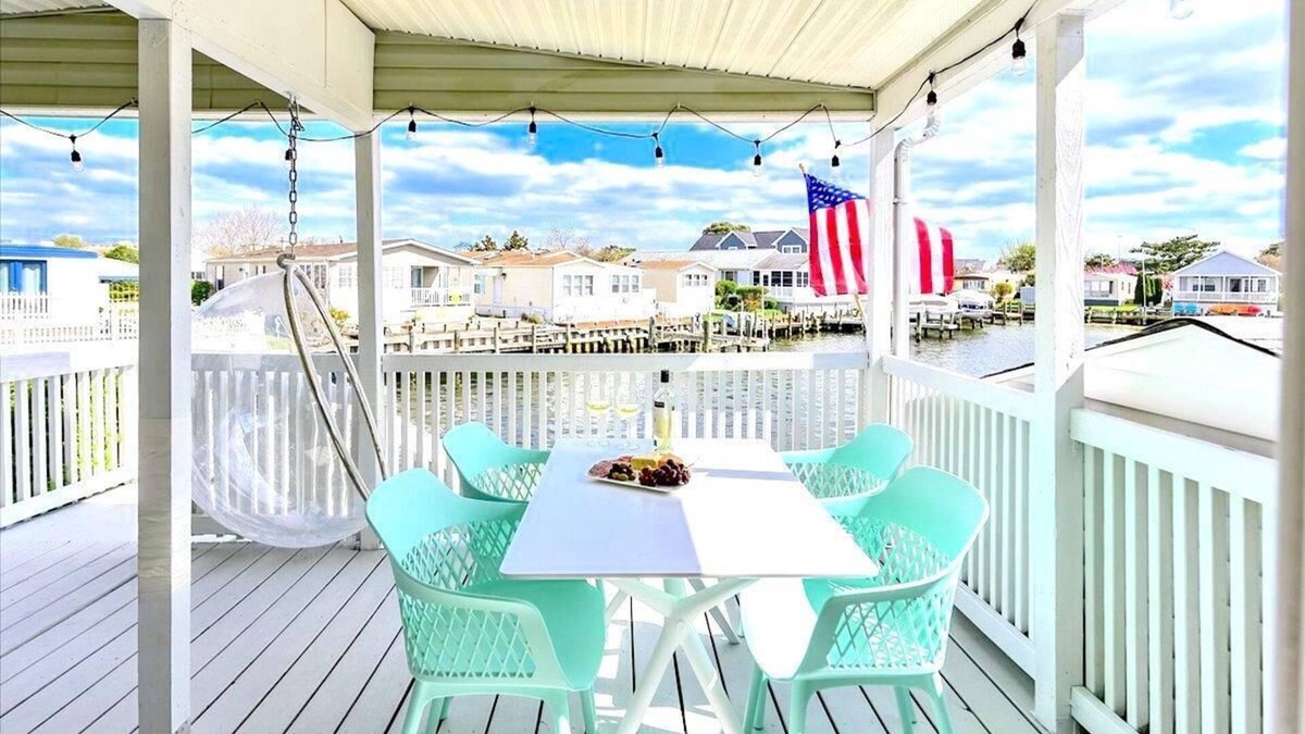 Montego Bay House | Beautiful Bay Views * 2 Kayaks To Explore The Bay * Private Dock For Your Boat!