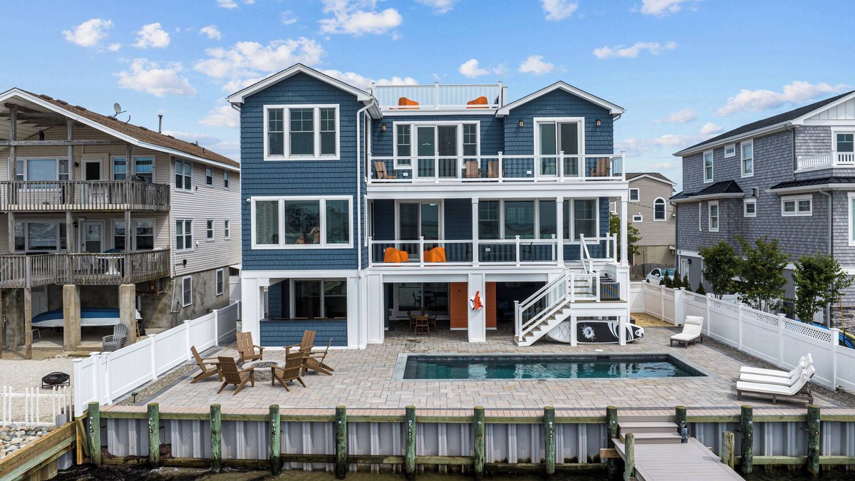 Ship Bottom House | Beautiful Bayfront w/Heated Pool & Dock. 6 Bedrooms, all w/Ensuite Bathrooms.