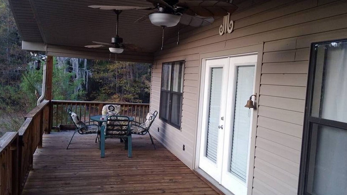 Doyline House | Beautiful Bayou Retreat