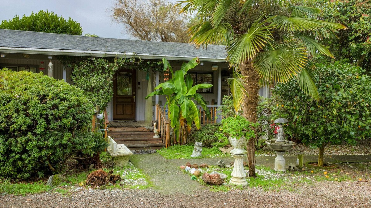 Brookings House | Beautiful Beach access/River Front Hot tub and Fire pit