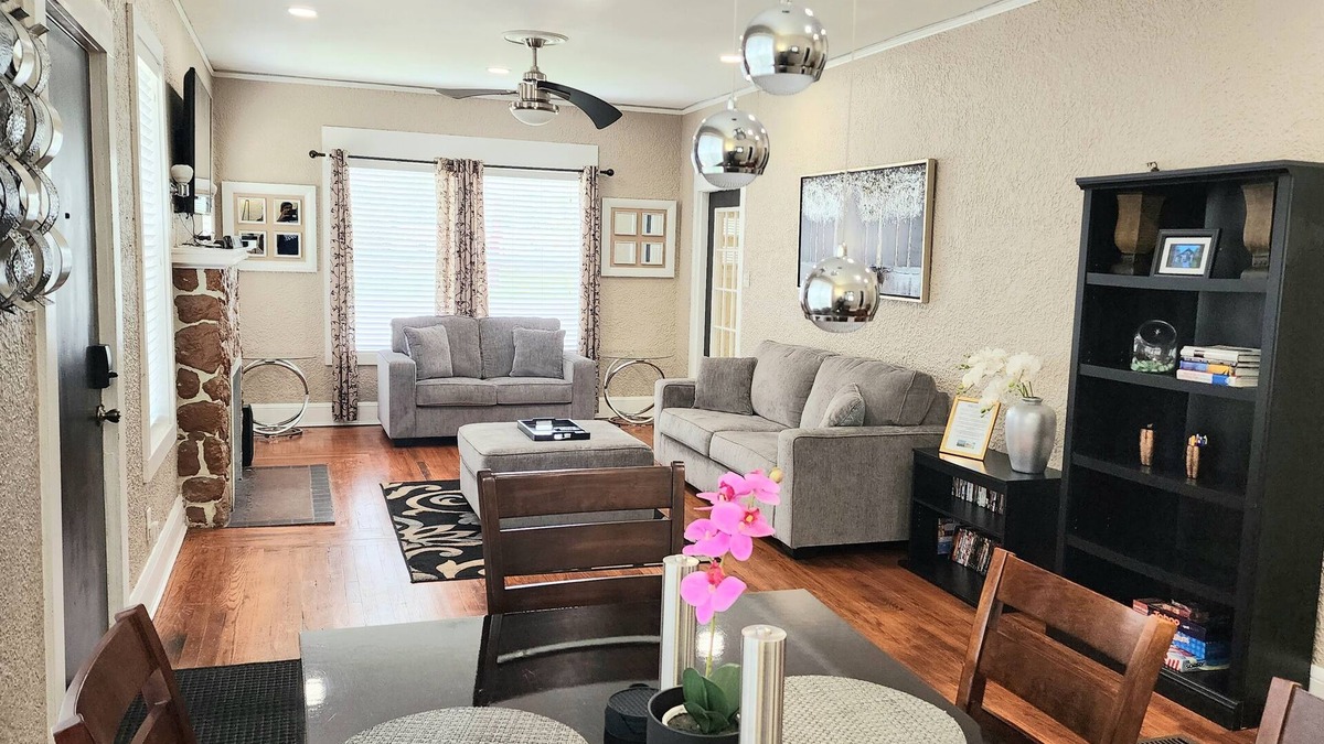 Higbees Daytona House | Beautiful! Beach Bungalow central to EVERYTHING!