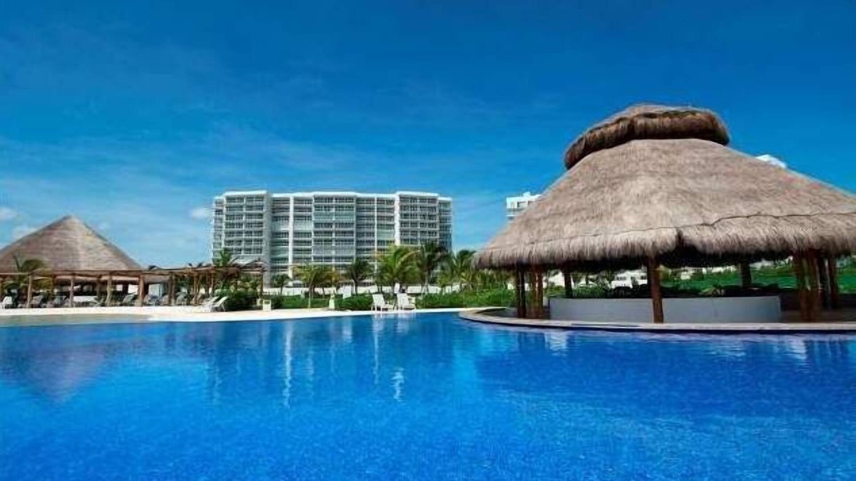 Puerto Juarez Apartment | Beautiful Beach Front Condo, Full Equipped, Clean And Safe.