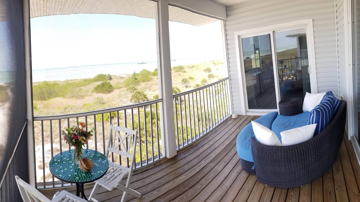 Palm Island Villa | Beautiful Beach Front Condo Impressive View Only Steps to the Beach! GV3922