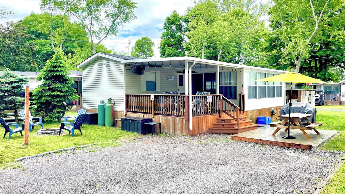 Sherkston Cottage | Beautiful Beach Home at Sherkston Shores Port Colborne