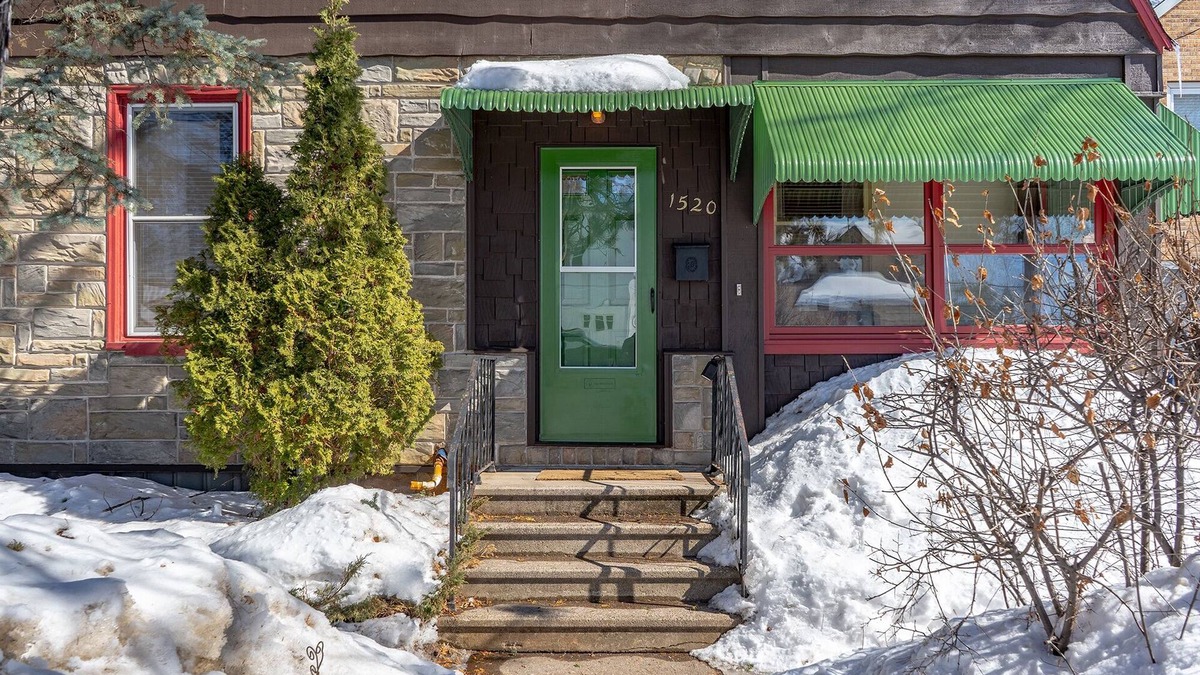 Park Point House | Beautiful Beach House & Cottage on Park Point, Short Beach Walk To Canal Park