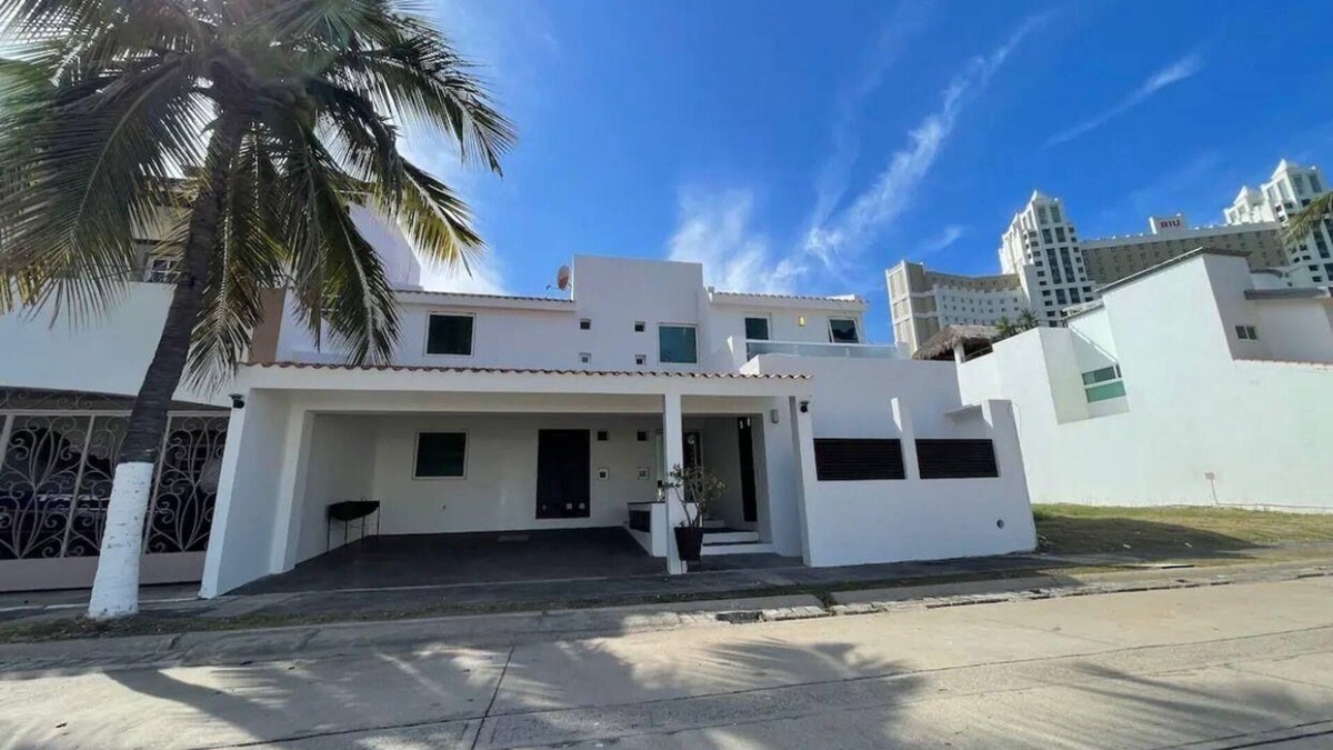 Cerritos House | Beautiful beach house with private pool in Cerritos Mazatlan for up to 12 people.