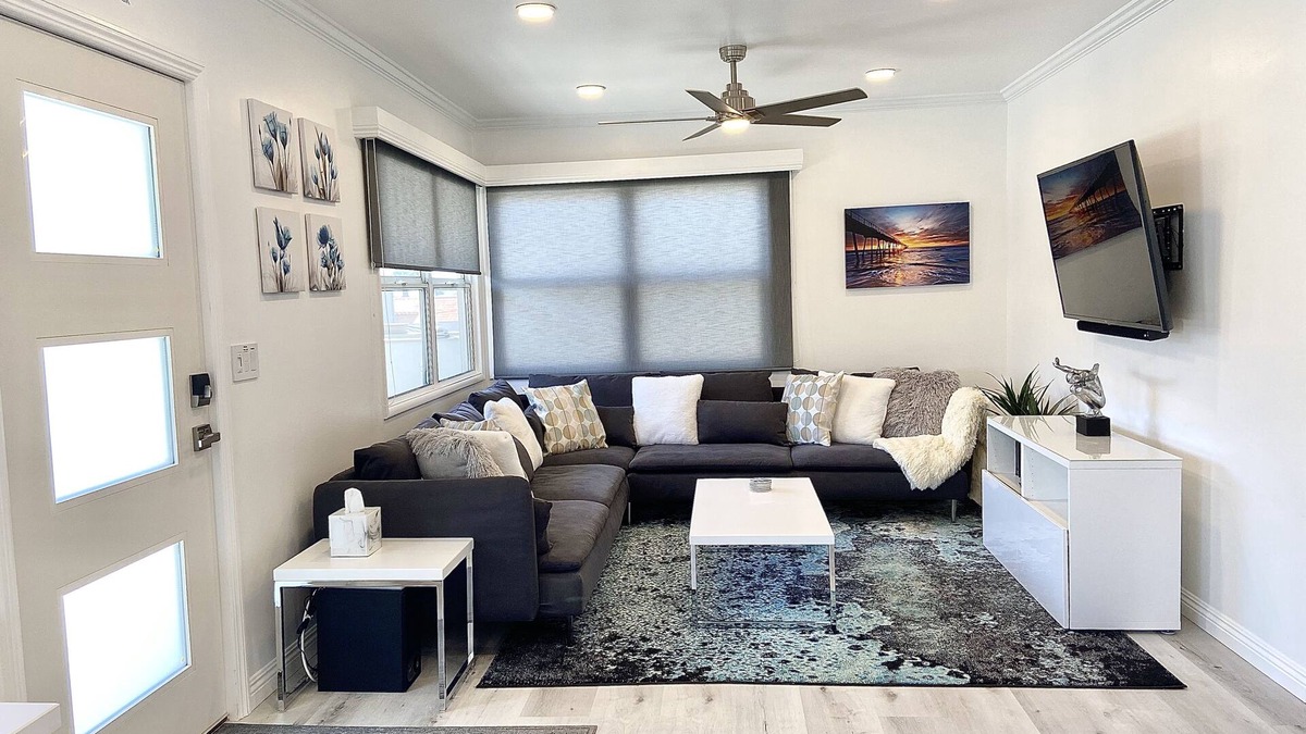 South Redondo House | Beautiful Beach Retreat in Heart of Town - 2blks to Beach