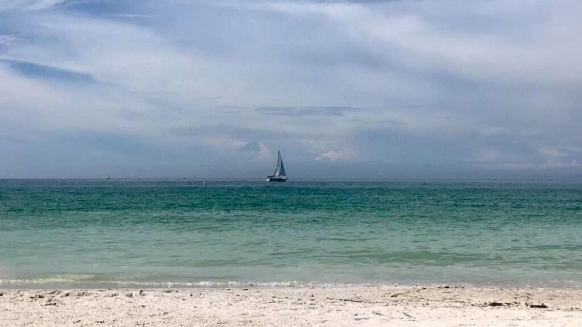 Pass-a-Grille Cottage | Beautiful Beach Rental-Pass-a-Grille island -Remodeled & Includes Bikes