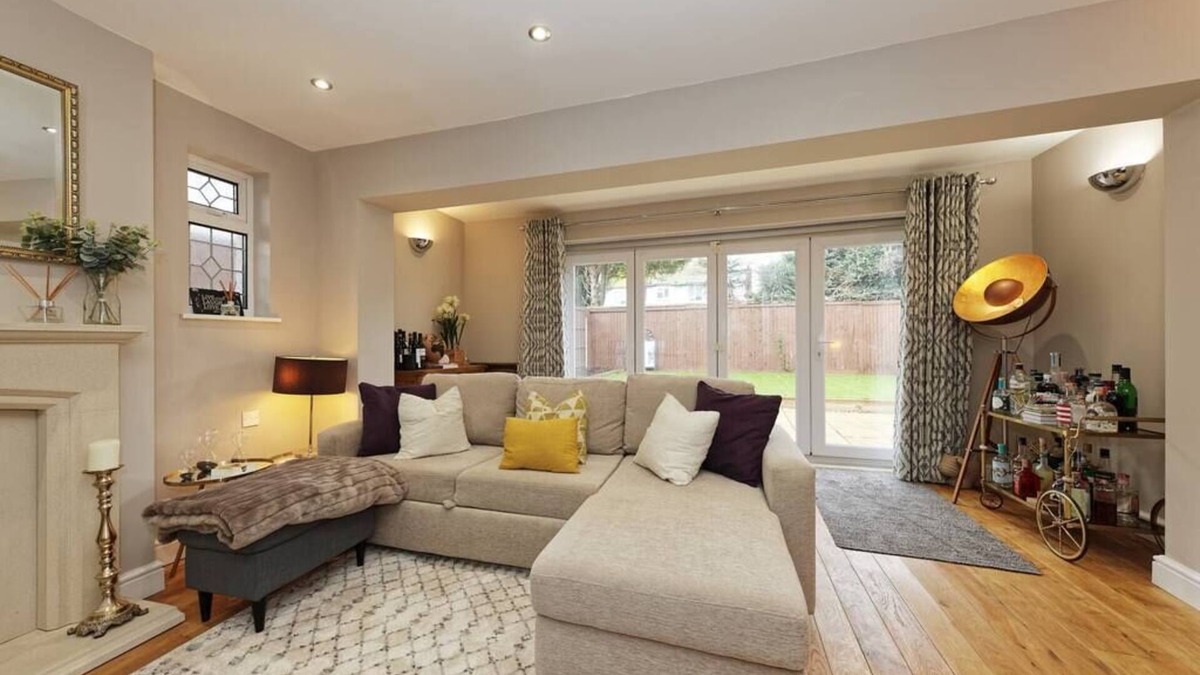 Westbrook House | Beautiful Beach Side 4 Bed House