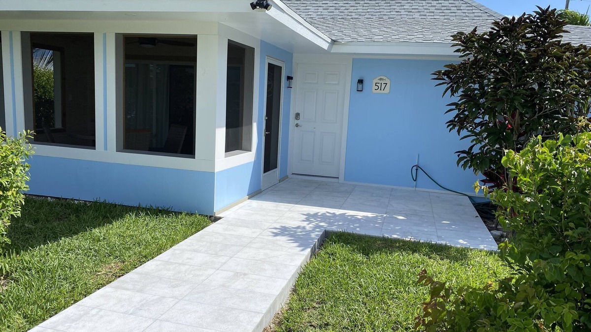 Treasure Cay Villa | Beautiful Beach Villa with a Screened in Porch 2BR - 2 BA FALL SPECIAL!