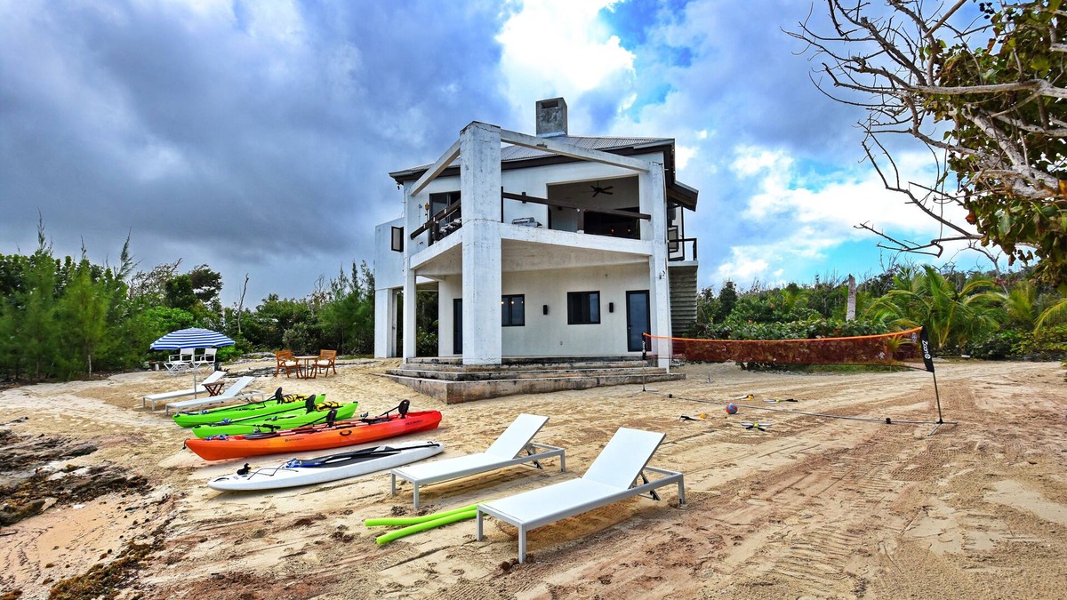 Marsh Harbour Villa | Beautiful Beachfront Villa