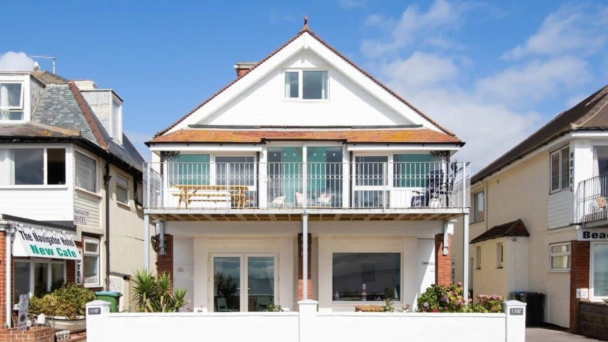 Bognor Regis House | Beautiful Beachfront House wth Balcony & Sea Views