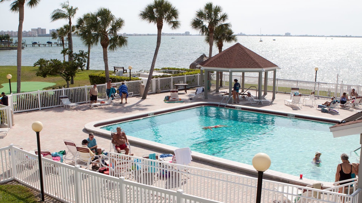 Bayview Condo | Beautiful Beachfront Condo - Available June 1 to Nov 30 2025