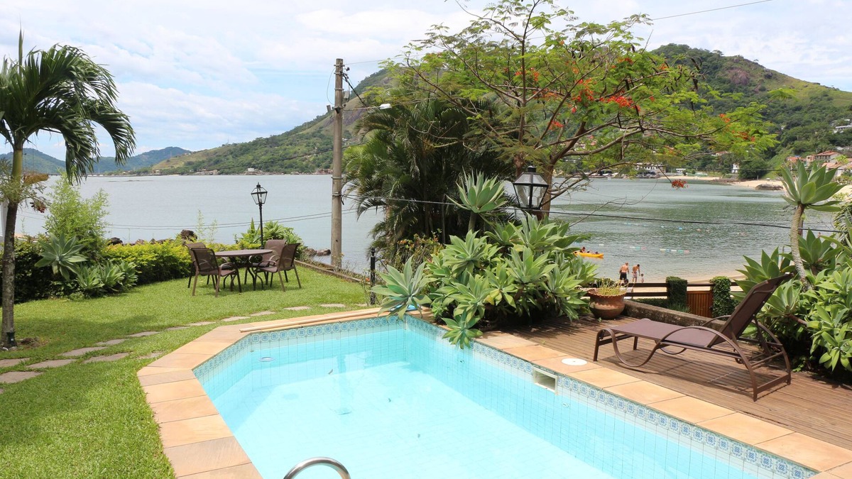 Mangaratiba House | Beautiful beachfront house with pool and barbecue area