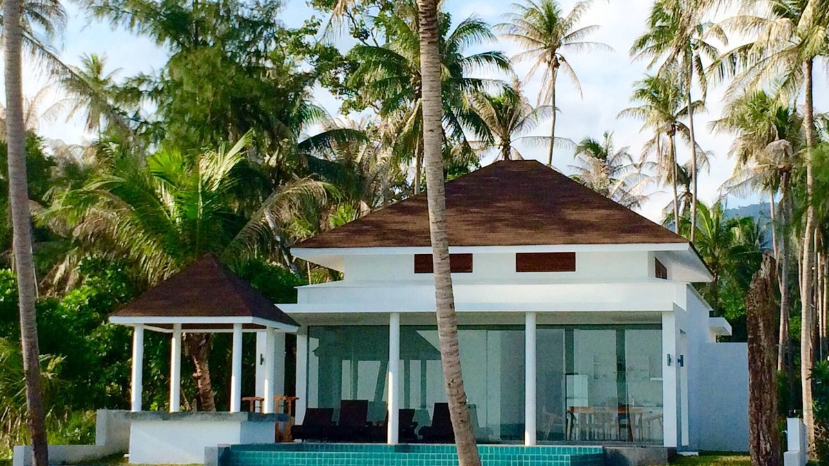 Thong Krut Villa | Beautiful Beachfront 3 BRM, private pool