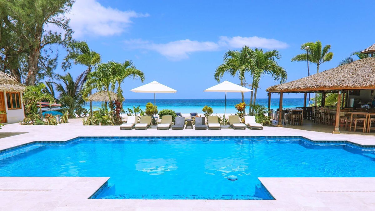 Negril Villa | Beautiful Beachfront Villa With Private Pool and Bar Fully Staffed