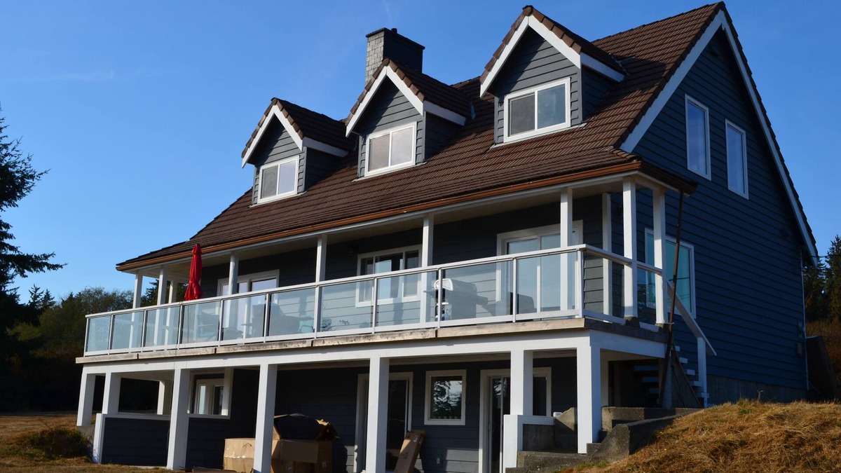 Sooke Villa | Beautiful beachfront Villa on 80 acres of farmland!