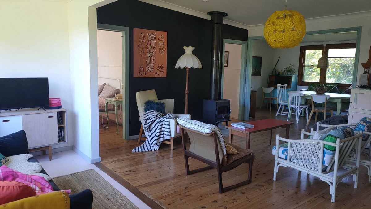 Wallaga Lake House | Beautiful beachside house and garden - 2 minutes from the beach!