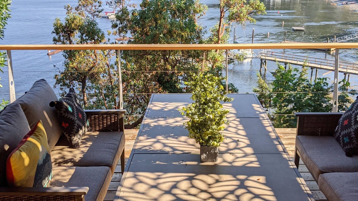 Maple Bay House | Beautiful beachside 1 bedroom w large private deck- trails & beach on your door.