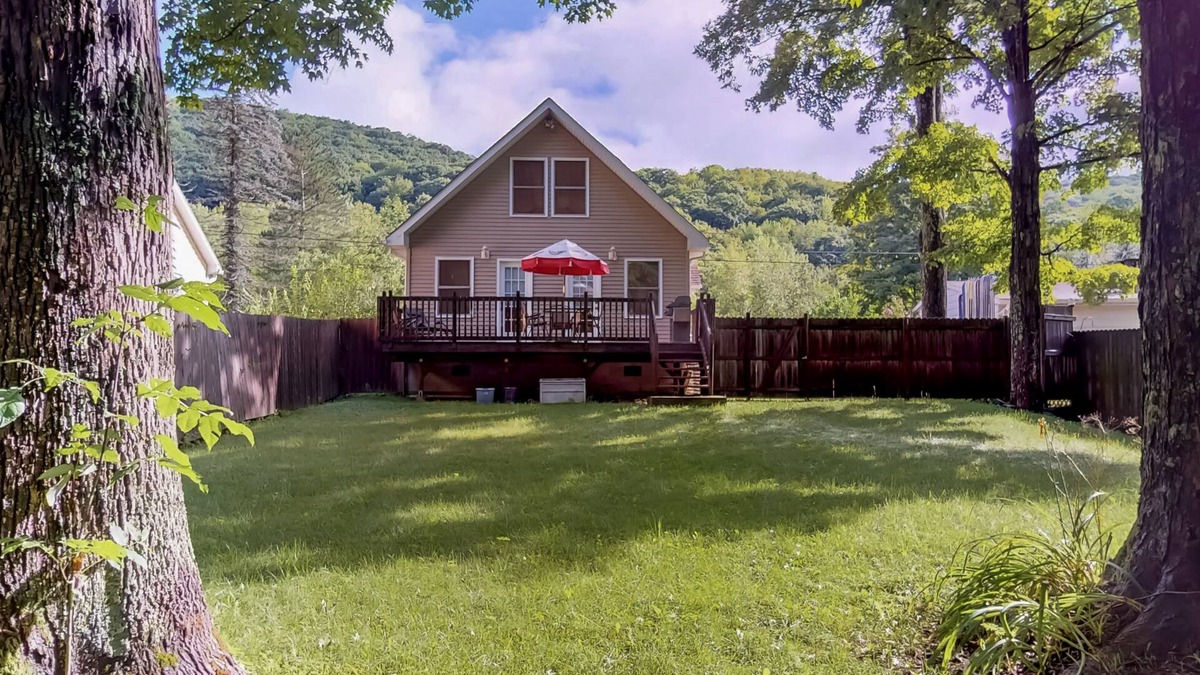 Big Indian Ski Chalet | Beautiful BelleHouse - Creekside in the Catskills