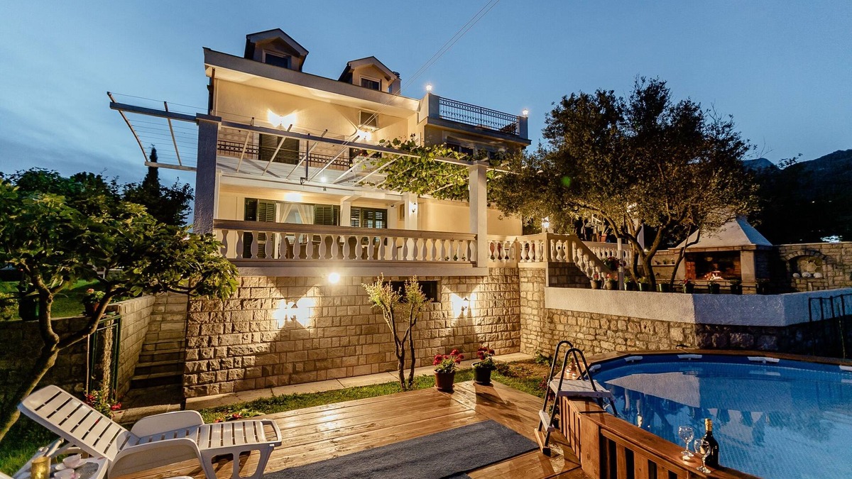 Herceg Novi House | Beautiful big appartnent for 4 persons in a green environment, bathed in the sun