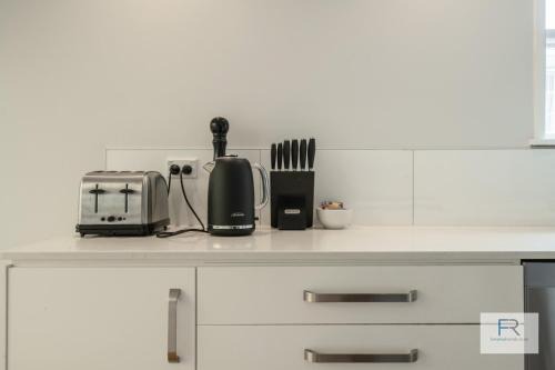 Birkenhead House | Beautiful Birkenhead Home (Furnished Rentals)