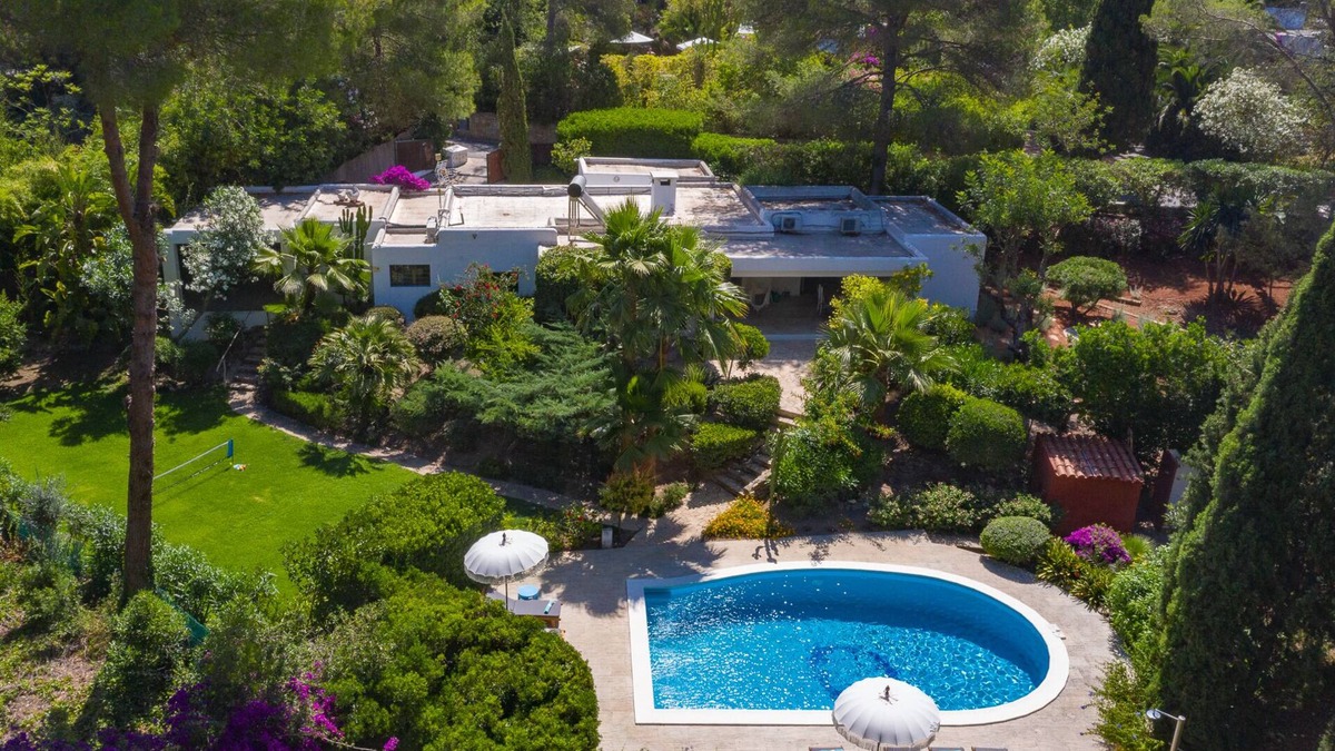 Can Furnet Villa | Beautiful bohemian villa sleeps 7 near ibiza town with tropical gardens&big pool