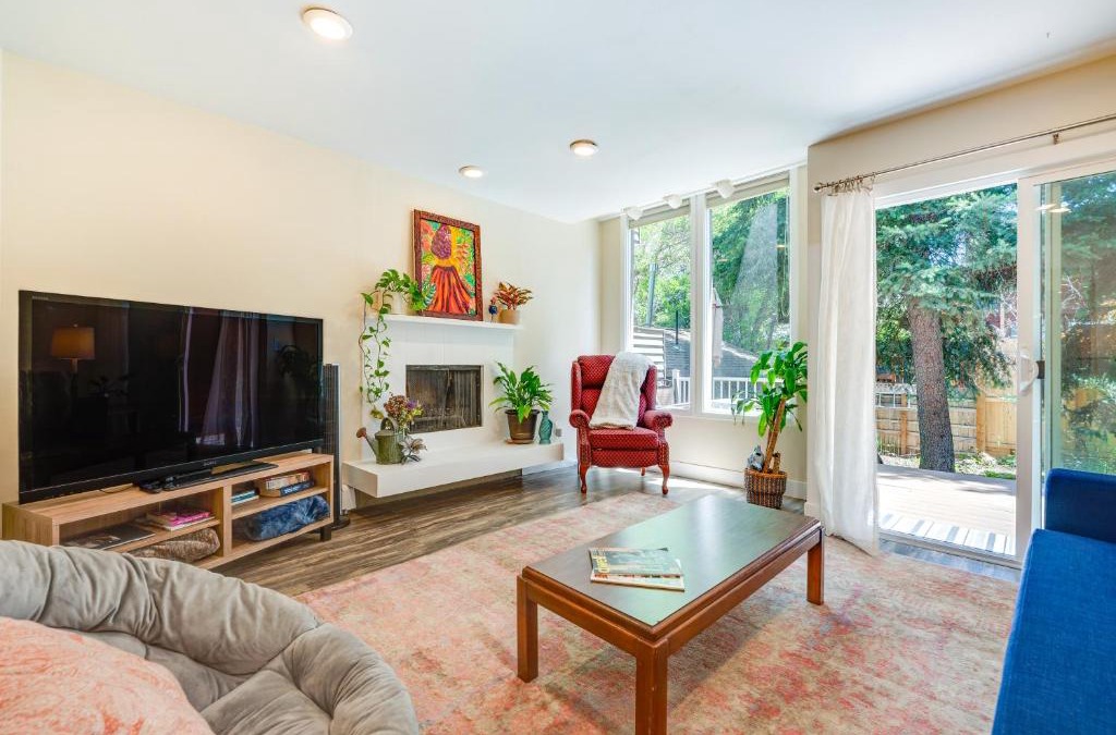 Lower Arapahoe House | Beautiful Boulder Townhome Walk to CU and Pearl St!