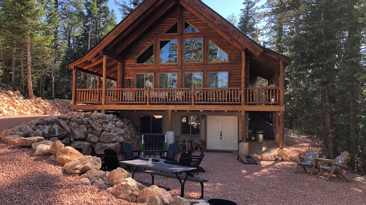 Duck Creek Village Cabin | Beautiful & Brand New Cabin in Duck Creek