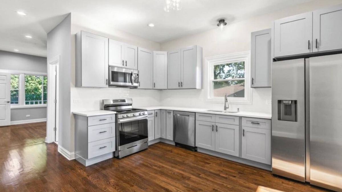 Maywood Apartment | Beautiful brand new apartment close to O’Hare