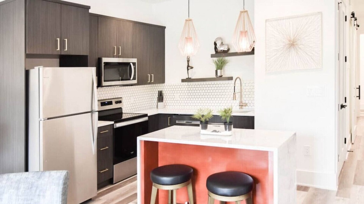 Central Business District Apartment | Beautiful Brand New Loft! BEST Location on Bluff!