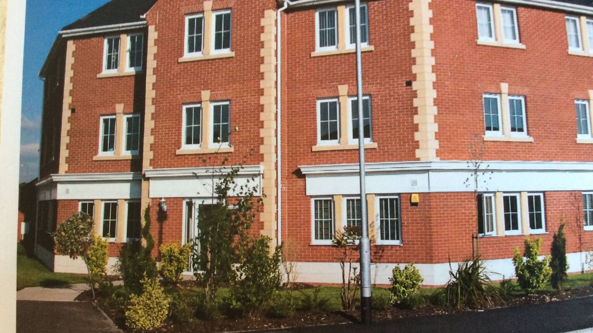 Chorley Apartment | BEAUTIFUL BRIGHT MODERN GROUND FLOOR APARTMENT,PARKING, WIFI.