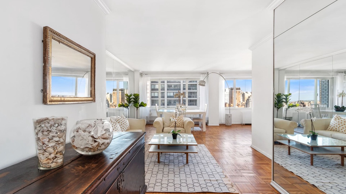 Sutton Place Apartment | Beautiful Bright High Floor Sparkling Modern Studio Apartment