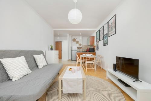 Muranow Apartment | Beautiful & Bright Walowa Apartments with Balcony by Noclegi Renters