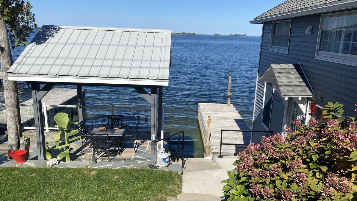 Henderson Harbor Cottage | Beautiful Brink O' Bay Cottage in Henderson Harbor
