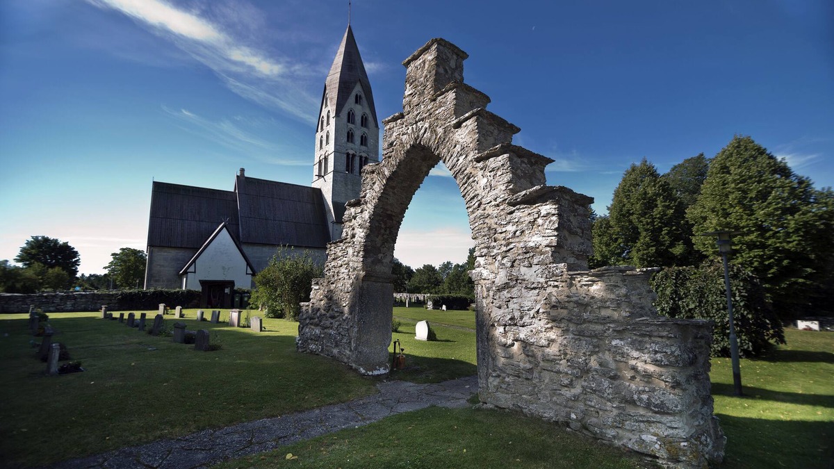 Tingstade Villa | Beautiful building from 1824. Close to swimming and 20 min to Visby