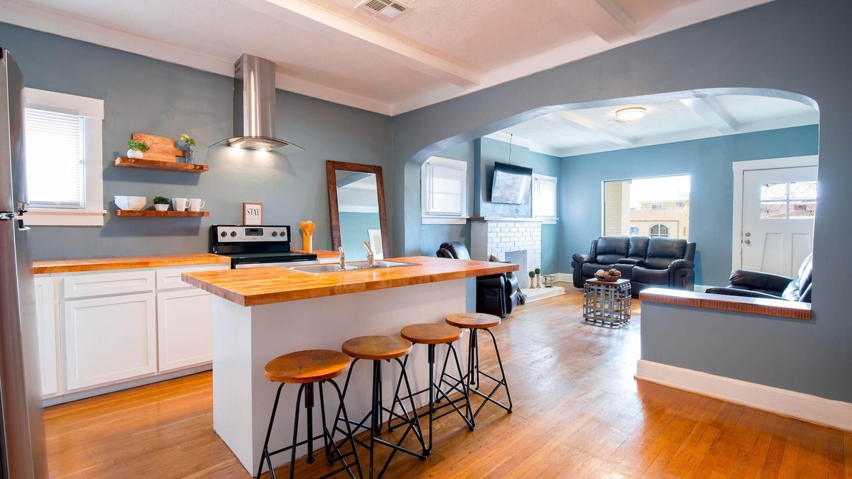 El Paso House | Beautiful bungalow located in the heart of El Paso