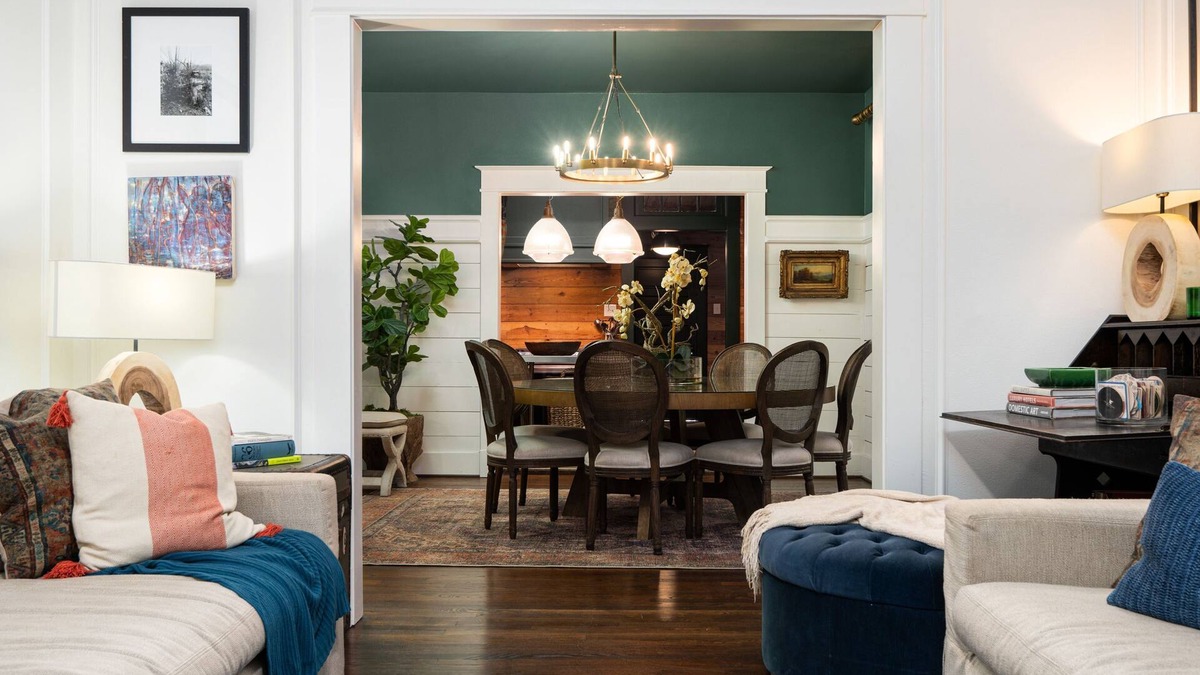 Galveston House | Beautiful Bungalow walking distance to Seawall and Pleasure Pier