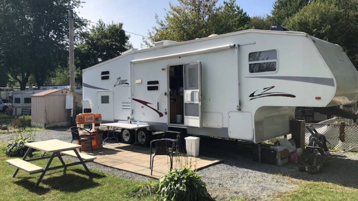 Saint-Jean-Baptiste RV Rental | beautiful caravan well maintained with all services