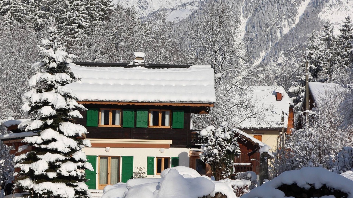 Les Bossons Ski Chalet | Beautiful chalet overlooking Mont Blanc, Chamonix