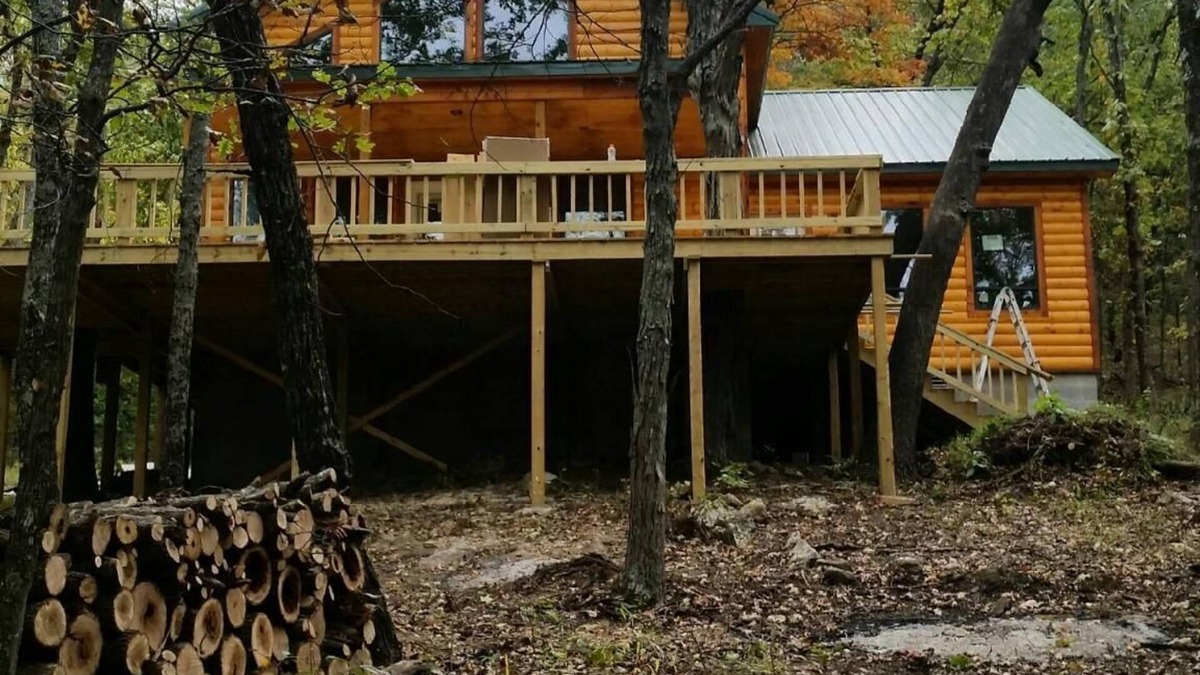 Dry Creek Cabin | beautiful cabin in the woods with view of lake Tenkiller