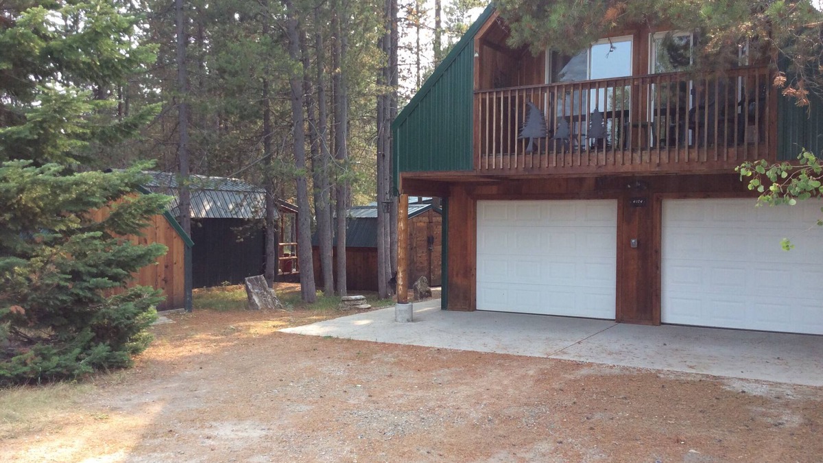 Island Park Cabin | Beautiful cabin located 17 minutes from YNP! 3 cabins for one price!