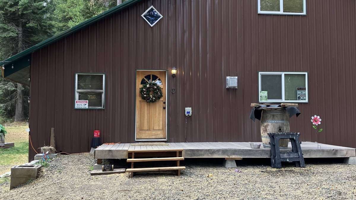 Weston Cabin | Beautiful Cabin located in the Blue mountain’s, pet friendly and many extras.
