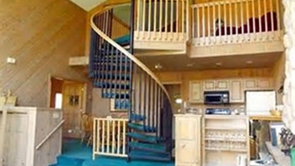 Lake Shore Resort | Beautiful cabin on Gull Lake with access to resort's indoor pool and hot tub