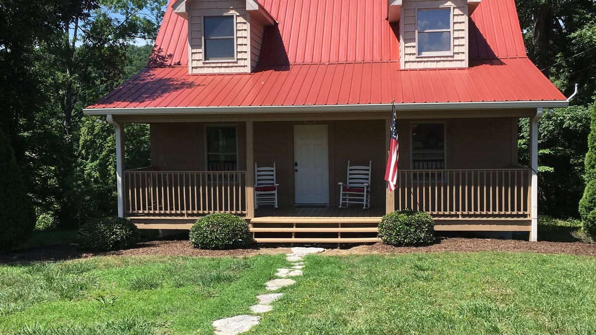 Gordonsville Cabin | Beautiful Cabin on the Caney Fork River
