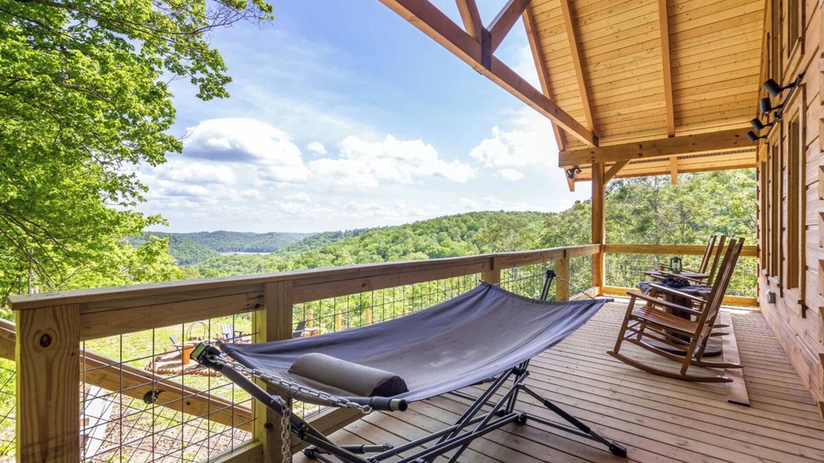 Smithville Cabin | Beautiful Cabin Overlooking Center Hill Lake