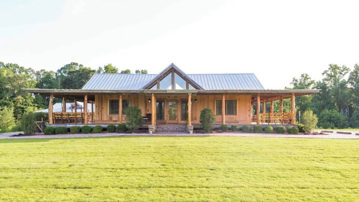 Auburn House | Beautiful cabin tucked away 3 miles from Auburn Campus